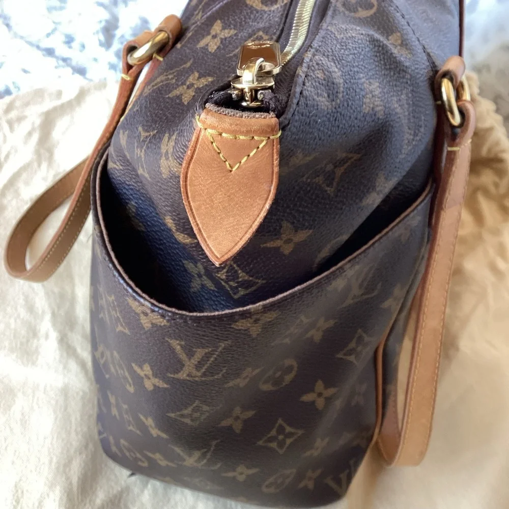 LOUIS VUITTON Totally MM